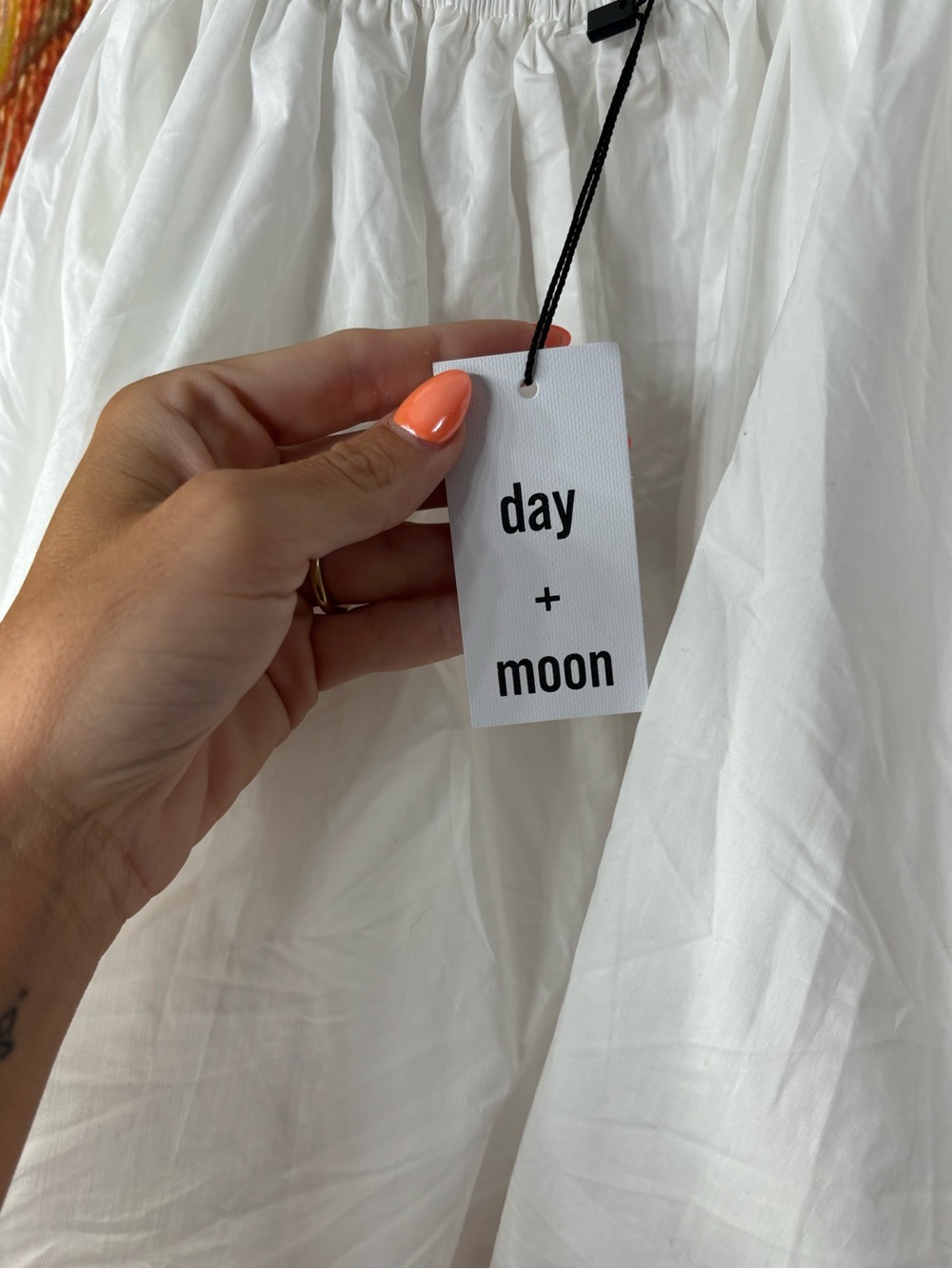 Day+ Moon White Ruffled V-Neck Mini Dress Open Back - Picture 4 of 6